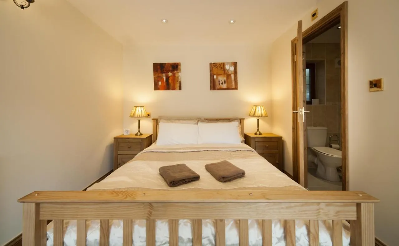 Acorns Old Farm Hotel Felton  Guest house Felton (Somerset)