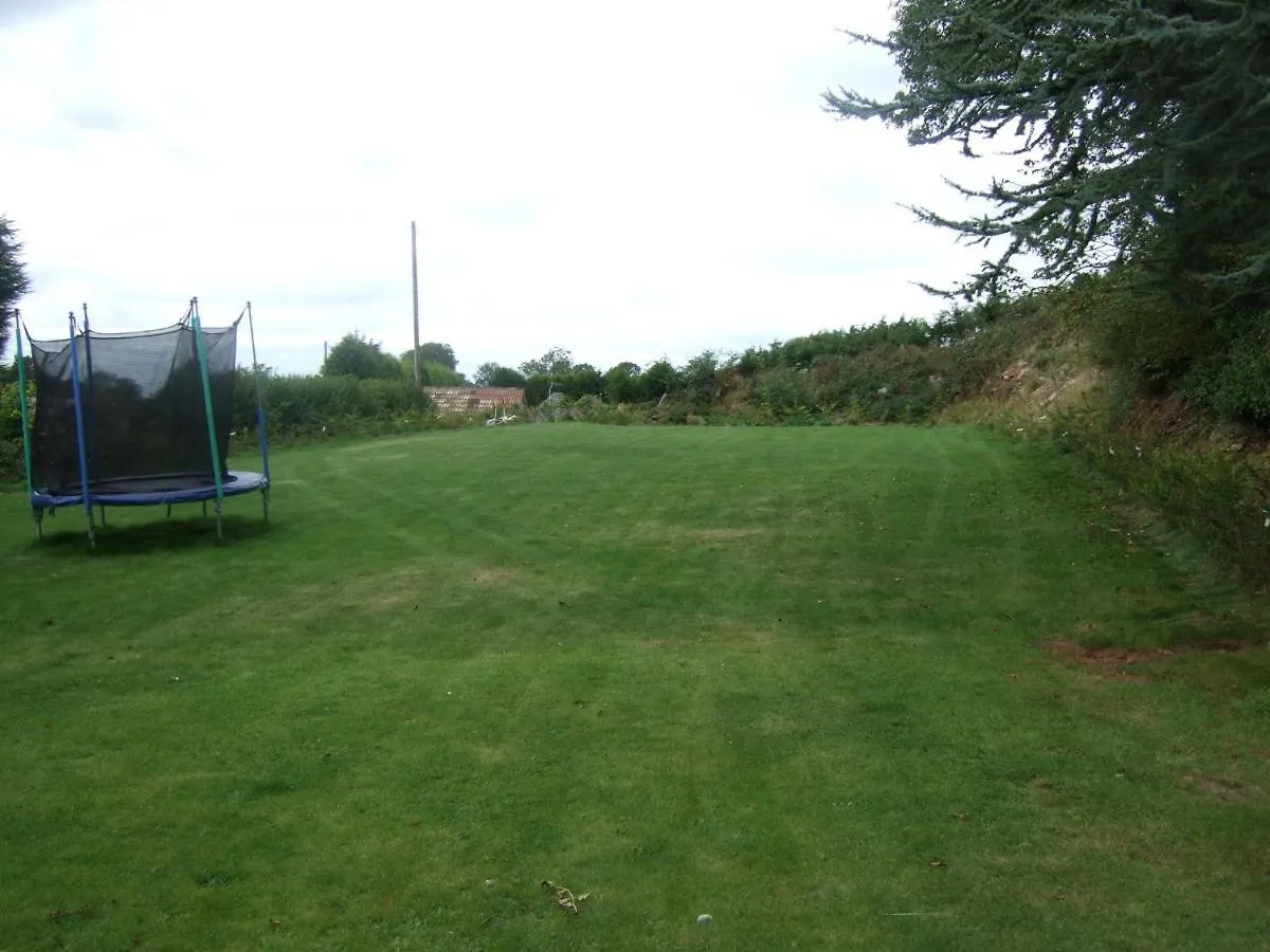 Guest house Acorns Old Farm Hotel Felton